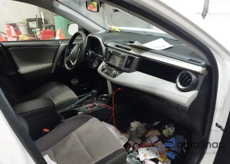 2015 Toyota Rav4 Xle z USA, uszkodzony, nr VIN JTMWFREV9FD078473